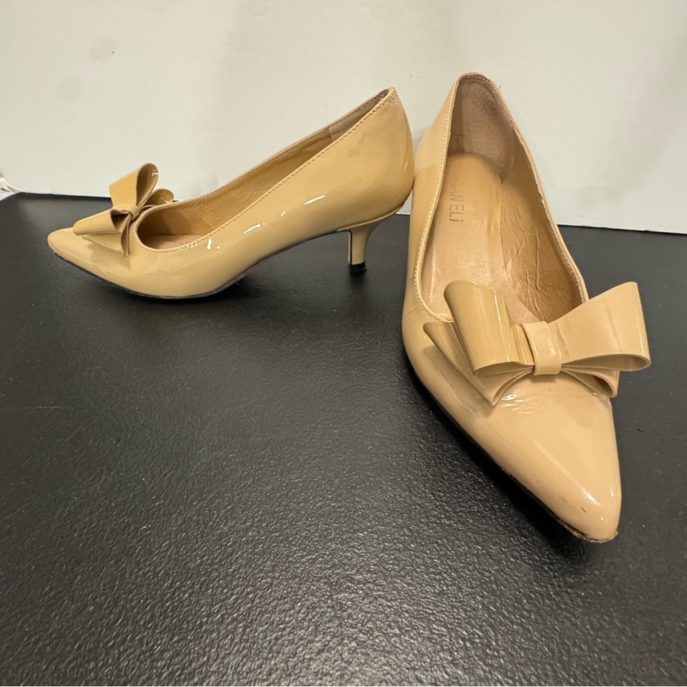 ✨ Vintage 1990s Vaneli Beige Patent Bow Pumps | Size 6.5 M
